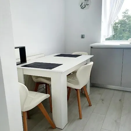 New And Modern One Bedroom Apartment *